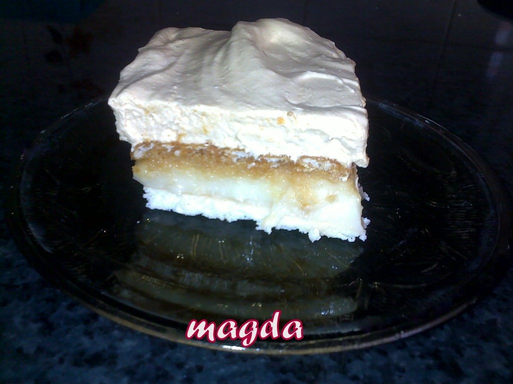 Prajitura cu biscuiti si crema  fina de lapte