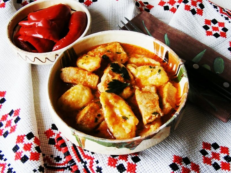 Papricas de porc cu galuste