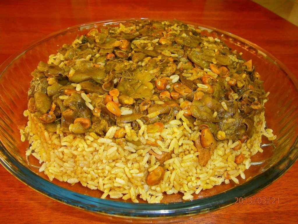 "Maglubeh bil foul akhdar"-"Maglubeh" cu pastai de bob verde de gradina