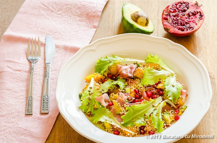 Salata exotica de quinoa cu avocado si mango