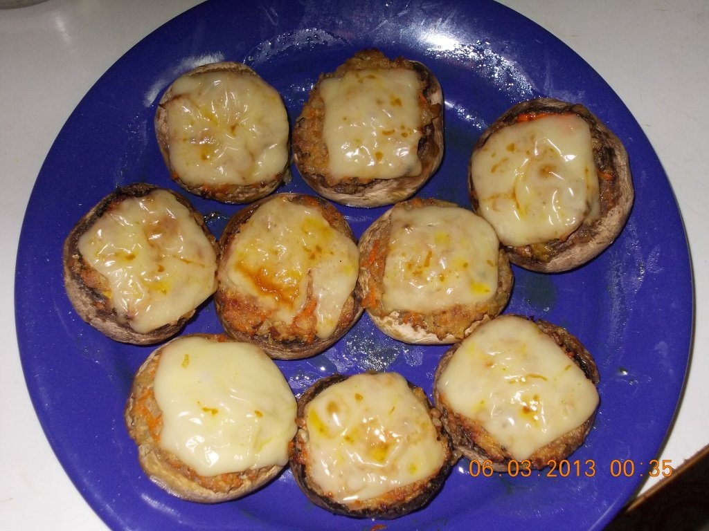 Ciuperci umplute cu carne tocata