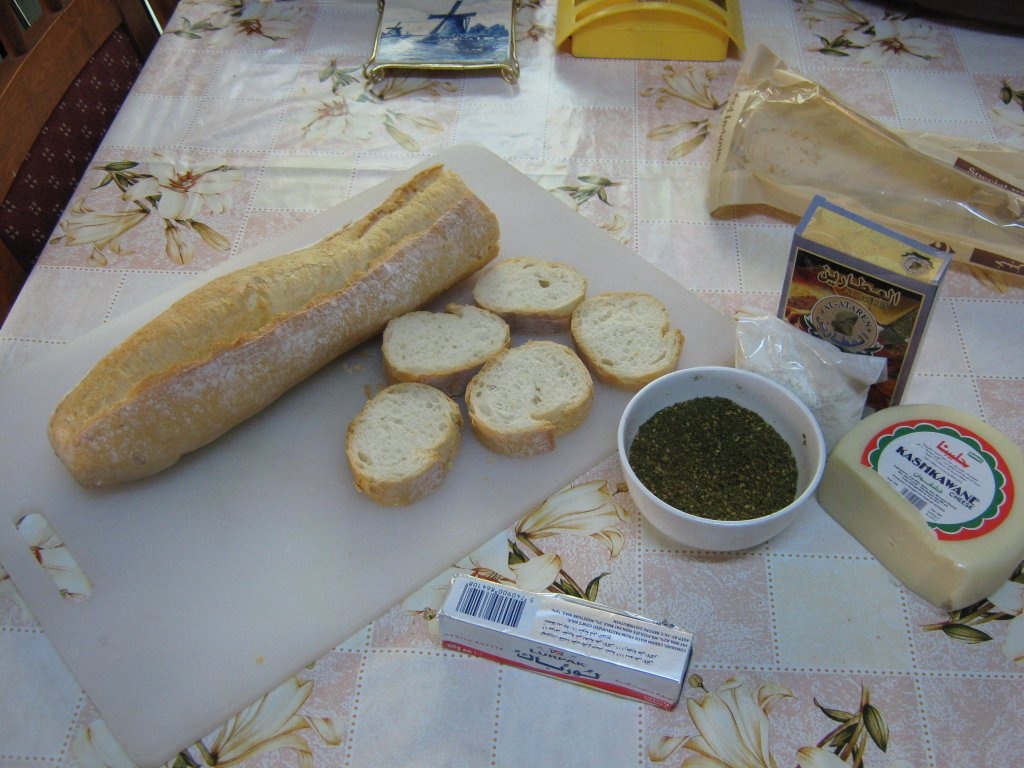 Bruschete cu rosii, ardei si za'atar