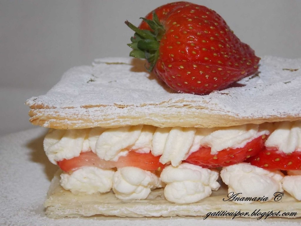 Mille-Feuille Cu Capsune