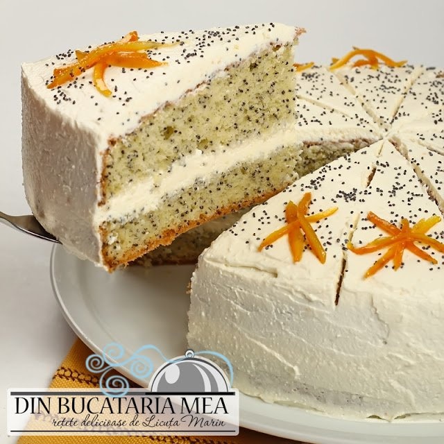 Tort cu mac si crema de branza