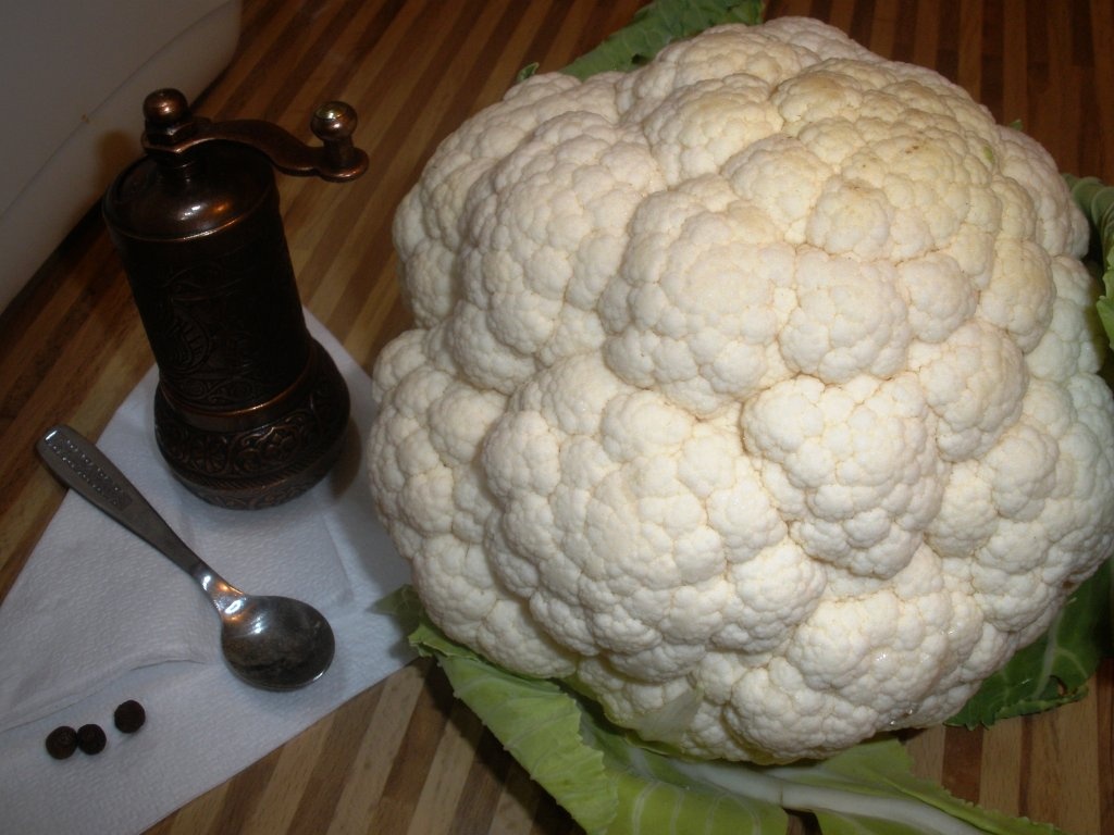 Conopida in doua culori, humus si peste preparat pe foaie de copt
