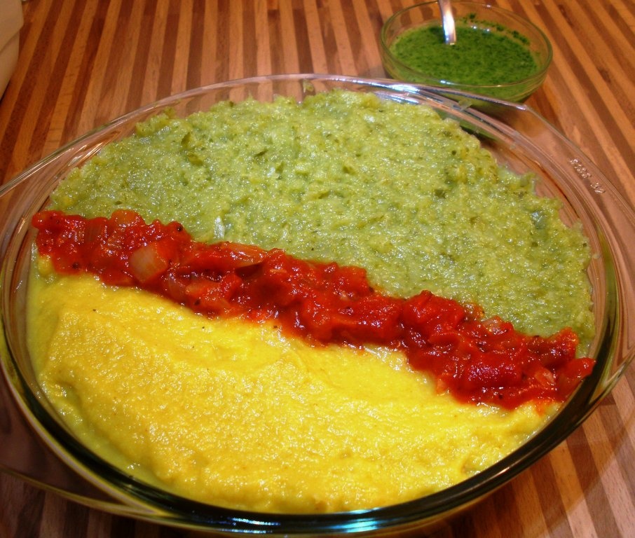 Conopida in doua culori, humus si peste preparat pe foaie de copt