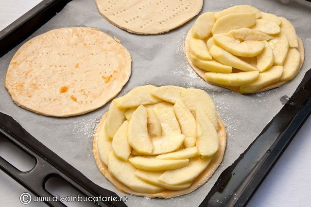 Tarta rapida cu mere (de post)