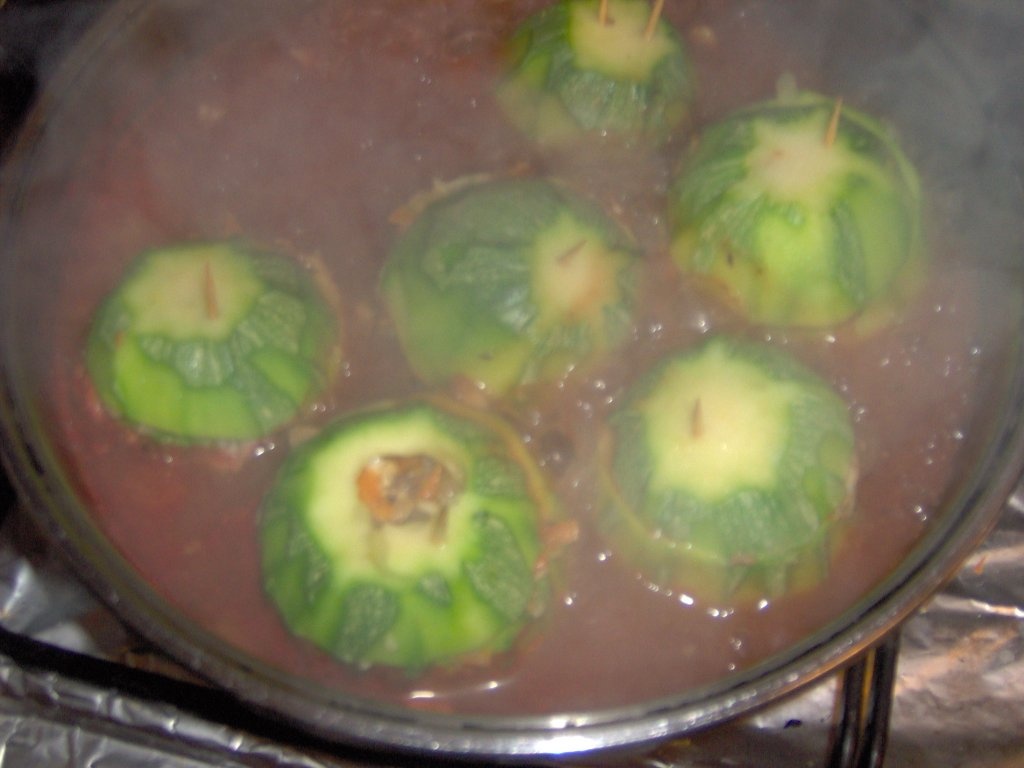 Bostanei rotunzi umpluti cu legume si mozzarela