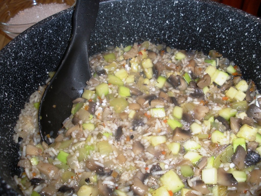 Sarmale de post cu ciuperci si stafide