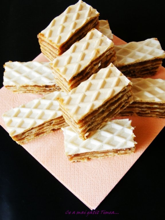 Foi de napolitana cu nuca si caramel