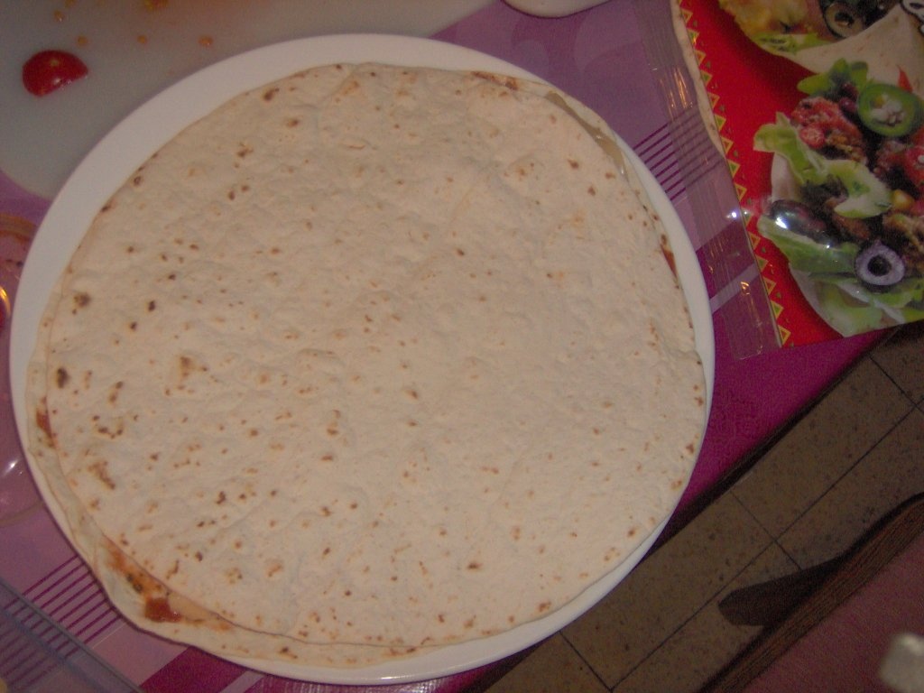 Quesadilla cu cheddar si rosii