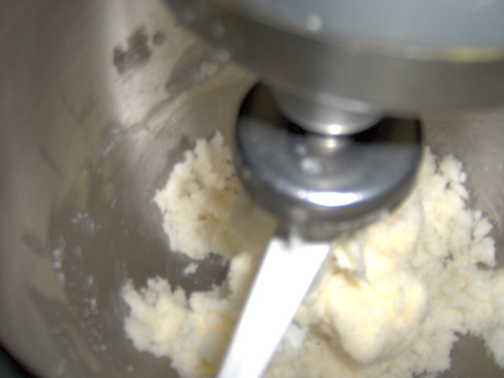 Prajiturele cu fistic si sos de iaurt