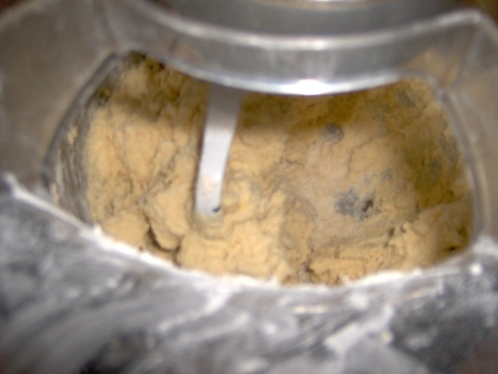 Prajiturele cu fistic si sos de iaurt