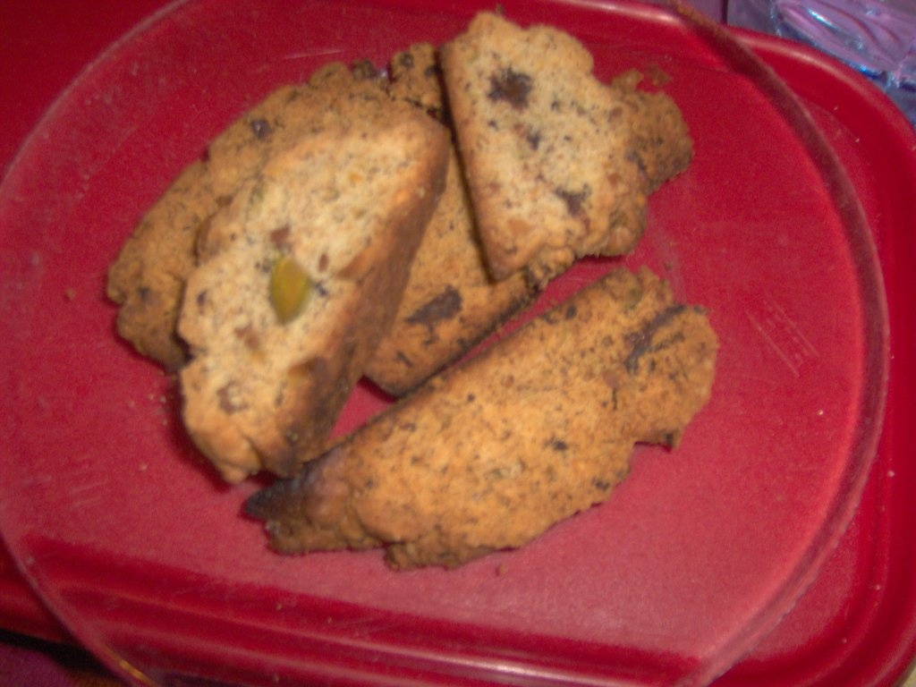 Prajiturele cu fistic si sos de iaurt