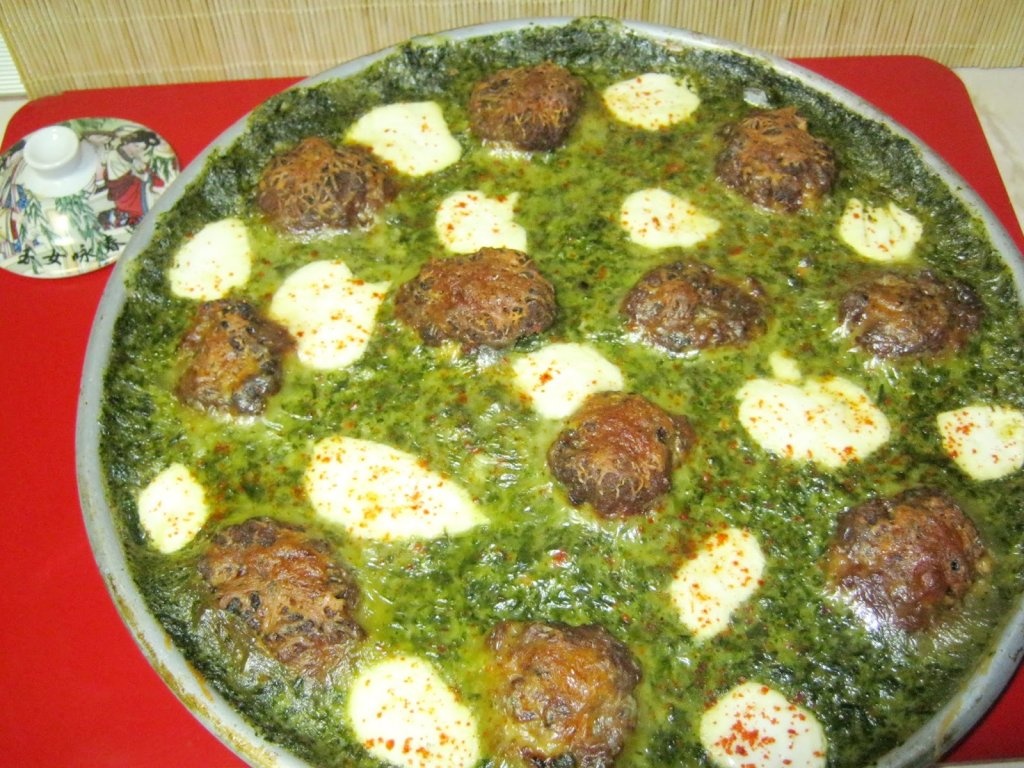 Gratin de spanac cu chiftelute si cartofi