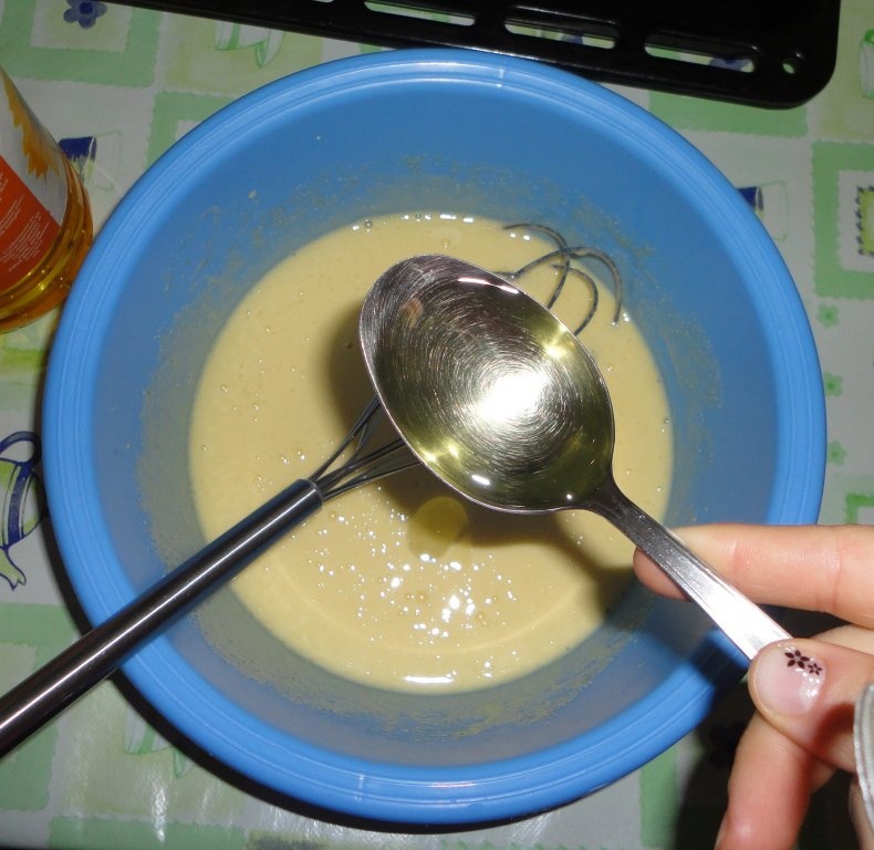 Prajitura turnata cu mere