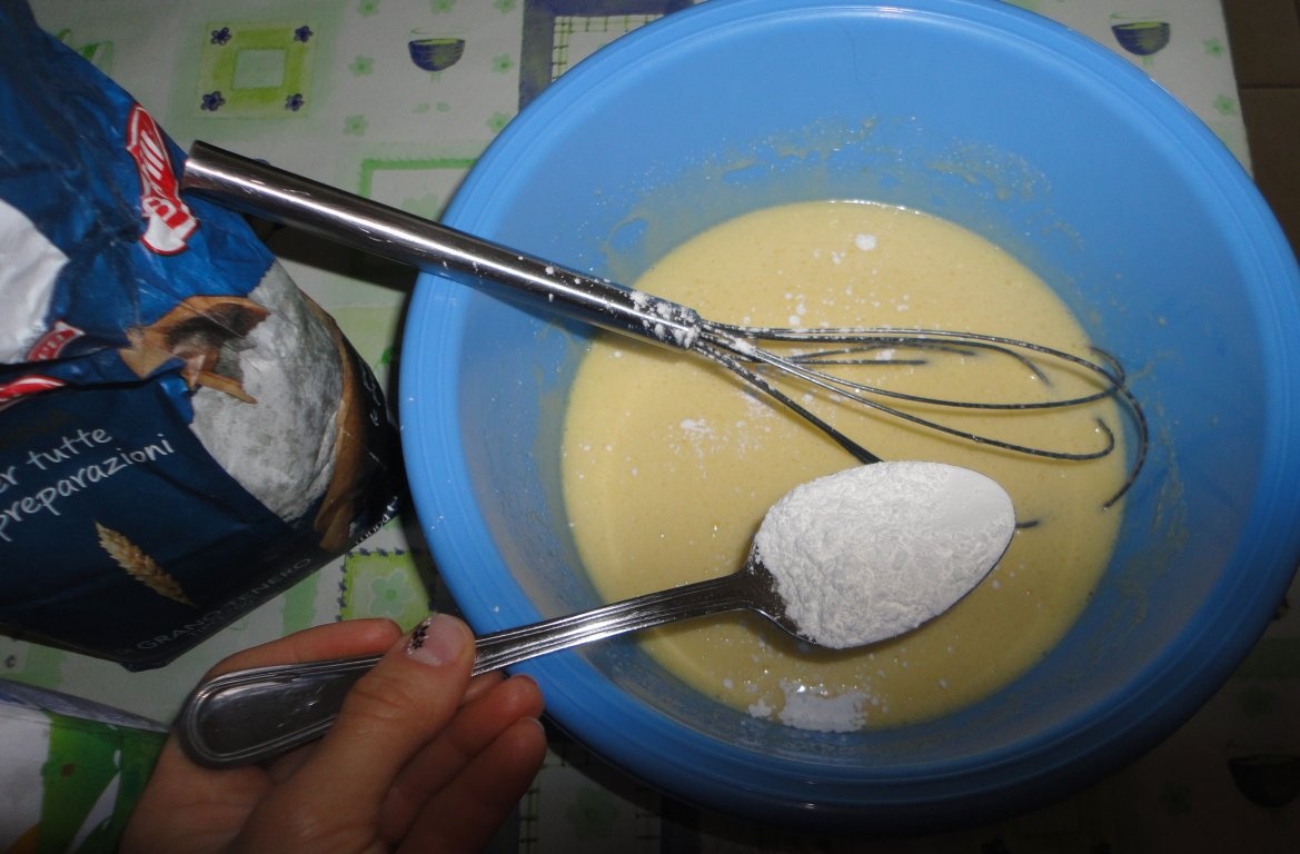 Prajitura turnata cu mere