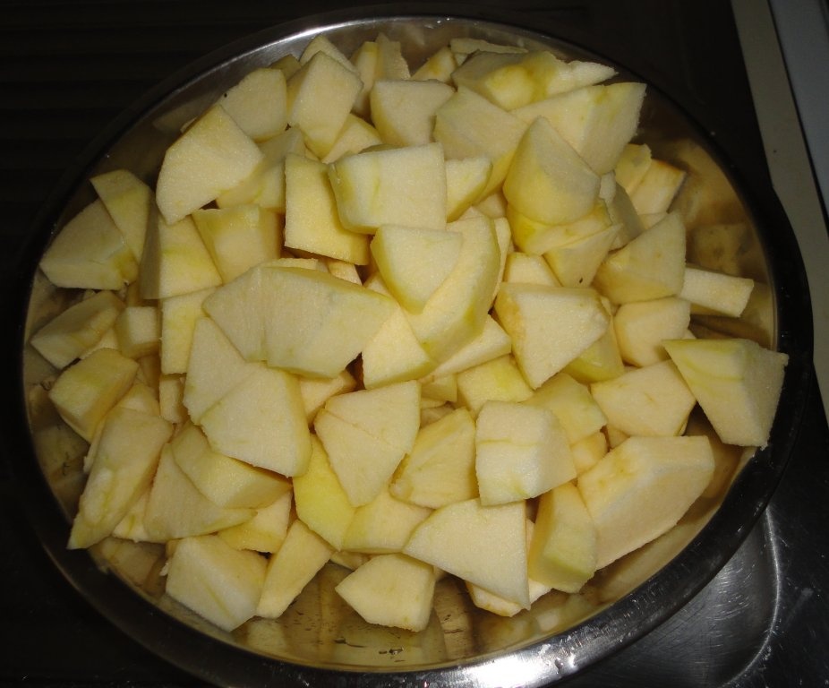 Prajitura turnata cu mere