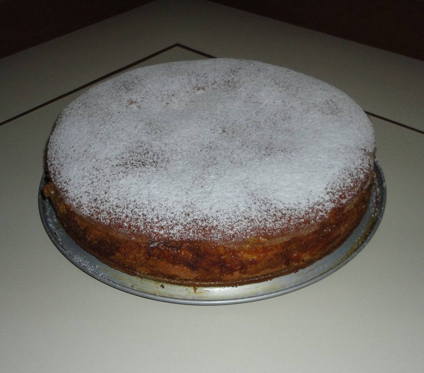 Prajitura turnata cu mere