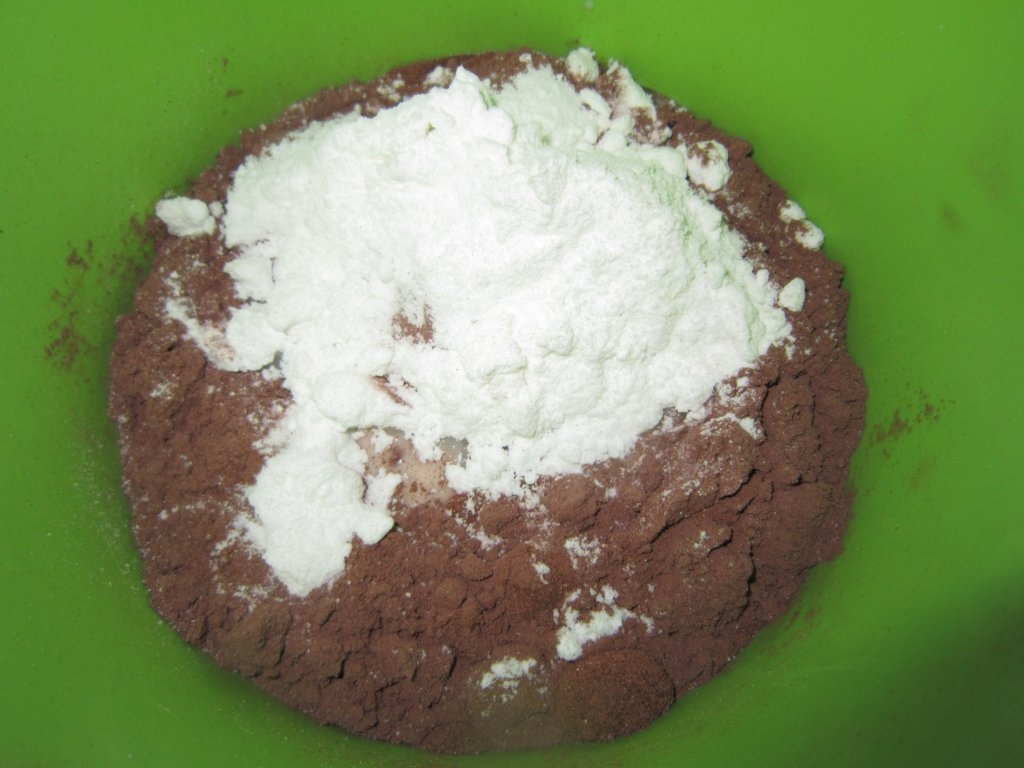 Tort cu crema de ciocolata