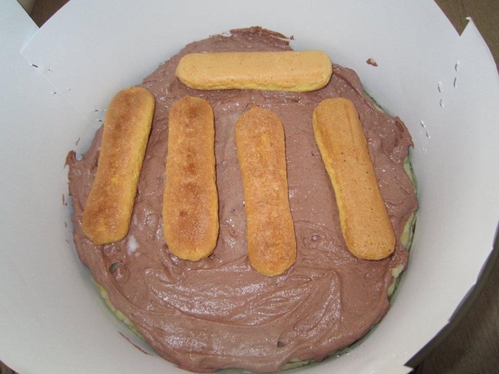 Tort cu crema de ciocolata