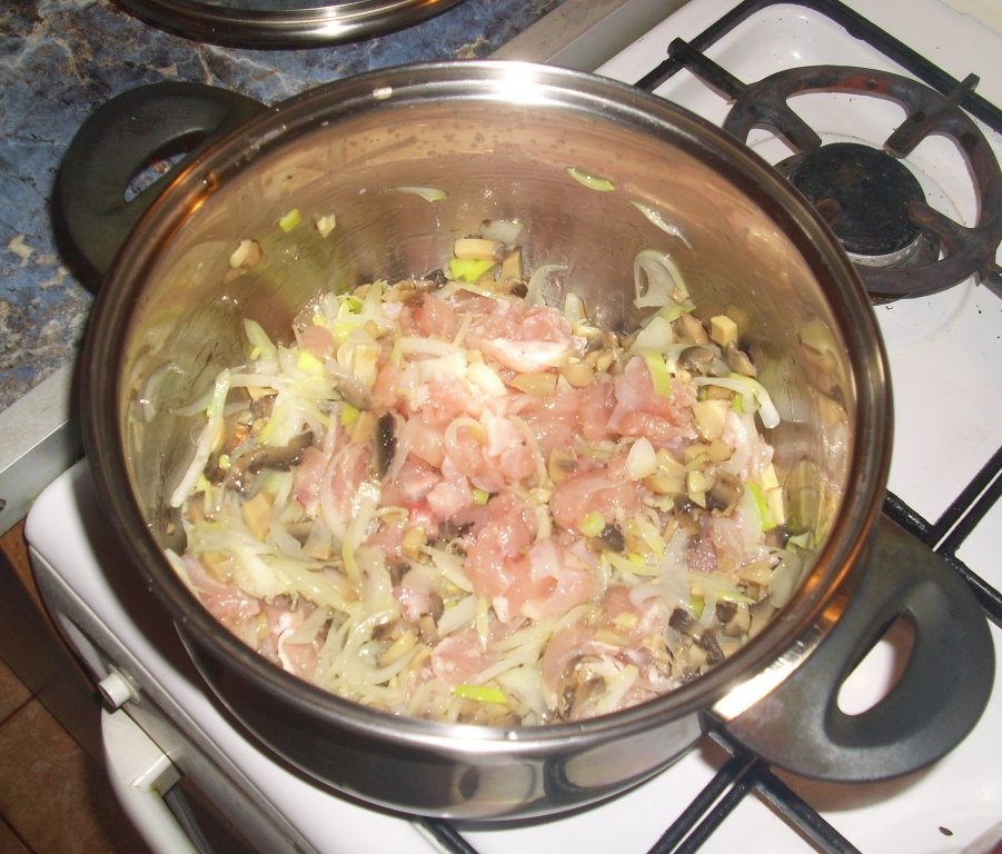 Spaghete cu piept de pui si ciuperci