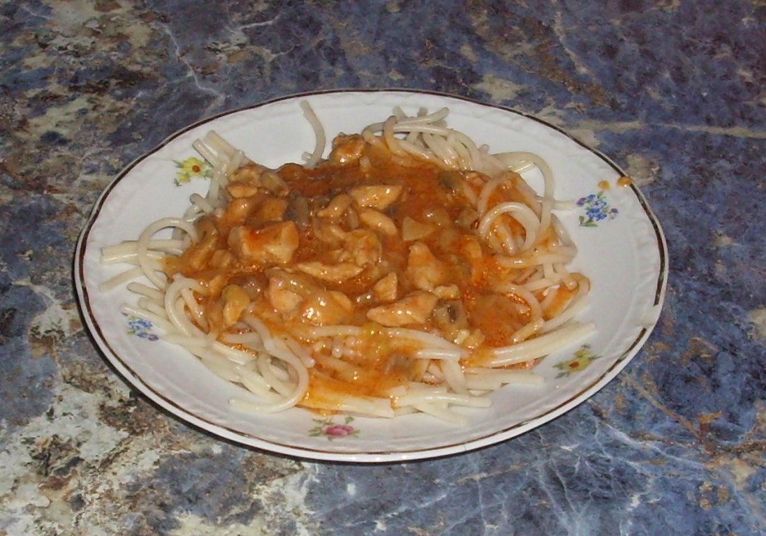 Spaghete cu piept de pui si ciuperci