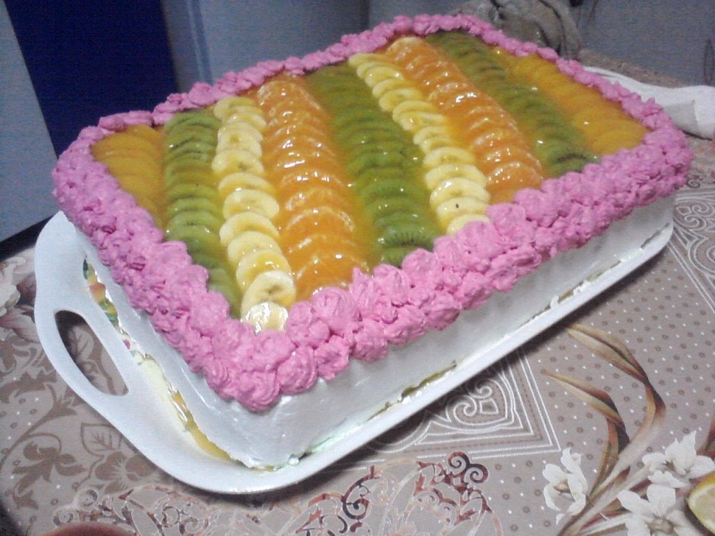 Tort diplomat cu aroma de zmeura