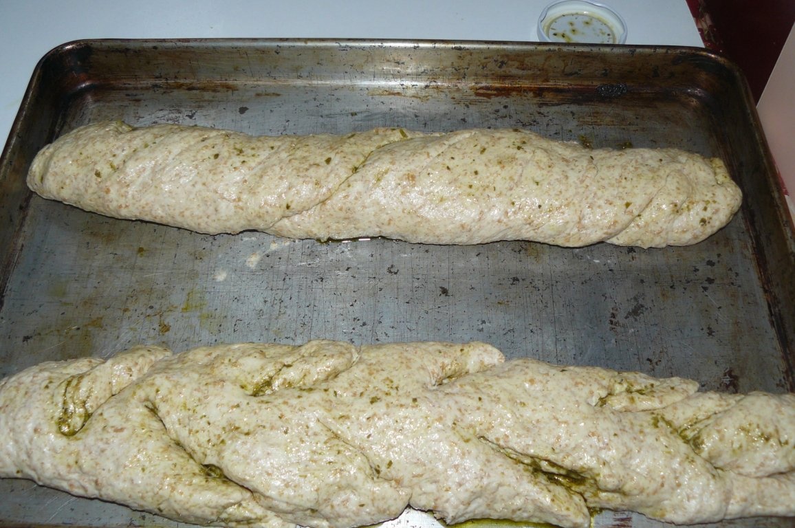 Paine gustoasa cu pesto si ardei iute