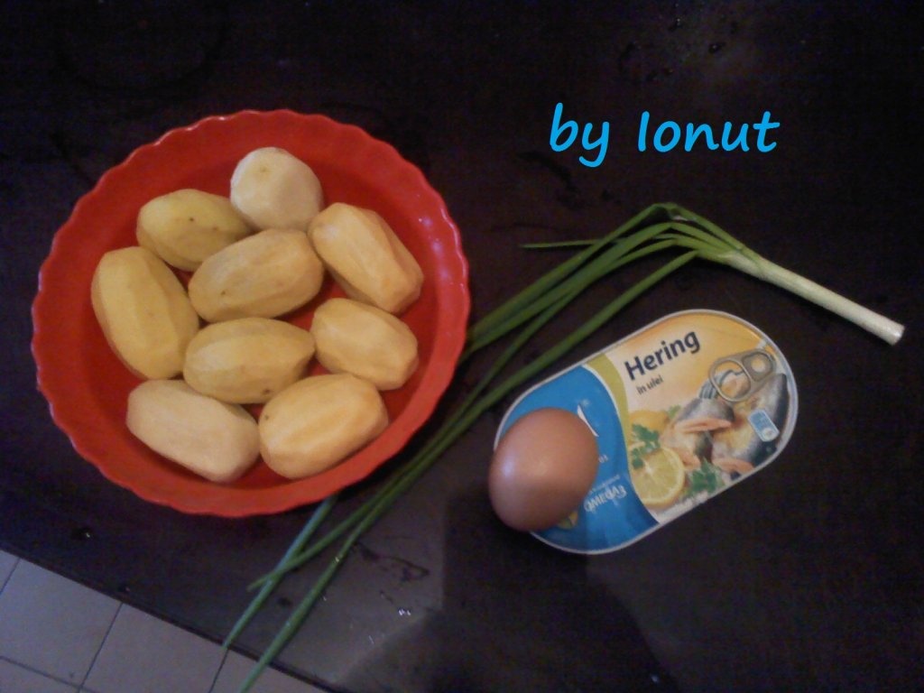 Cartofi umpluti cu hering, la cuptor