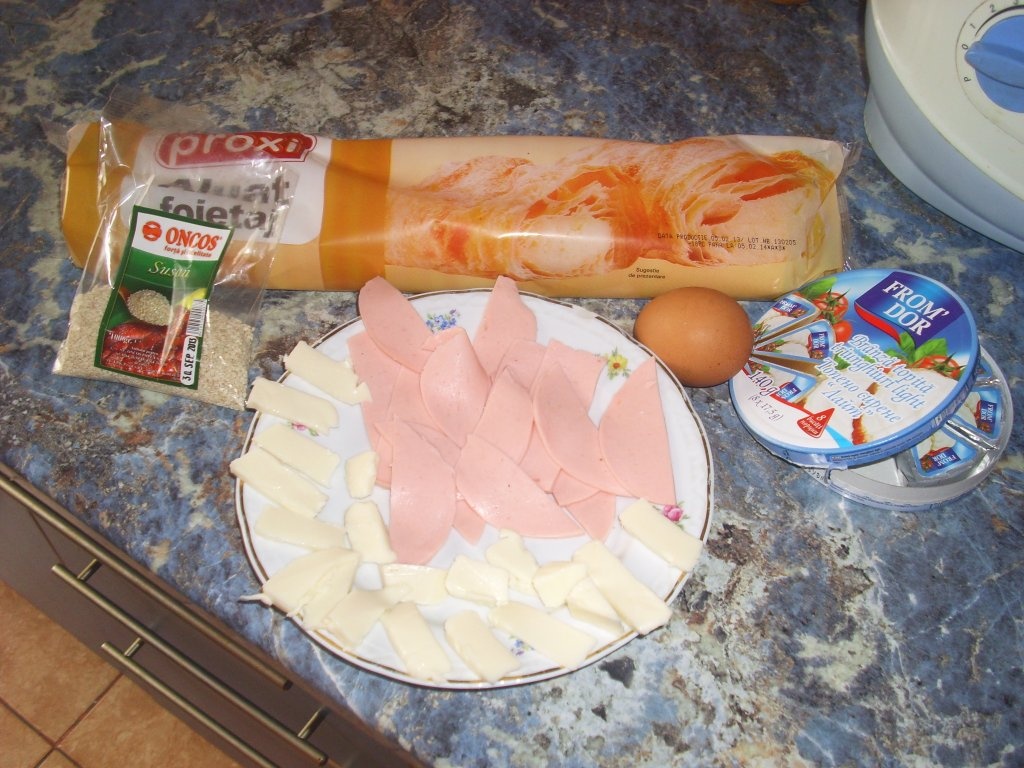 Fornetti cu sunca, branza si susan