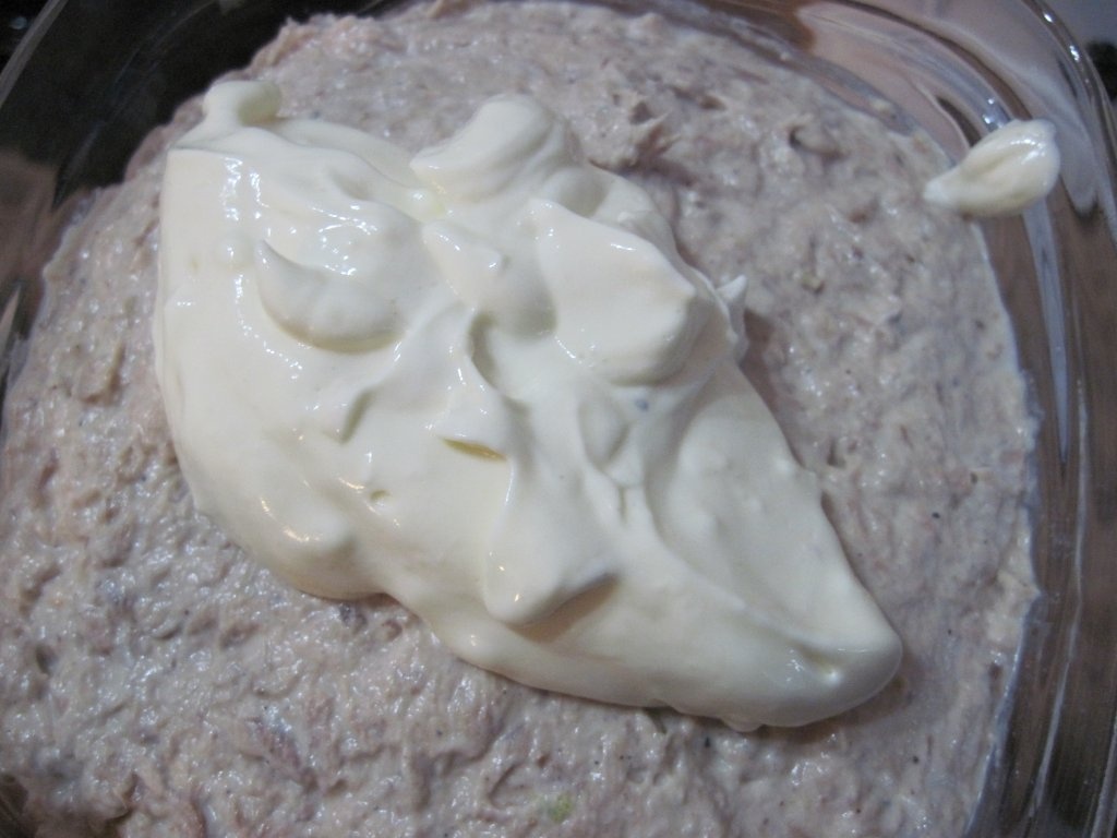 Salata de ton cu crema de branza