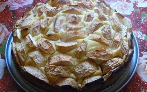 Prajitura cu iaurt si mere