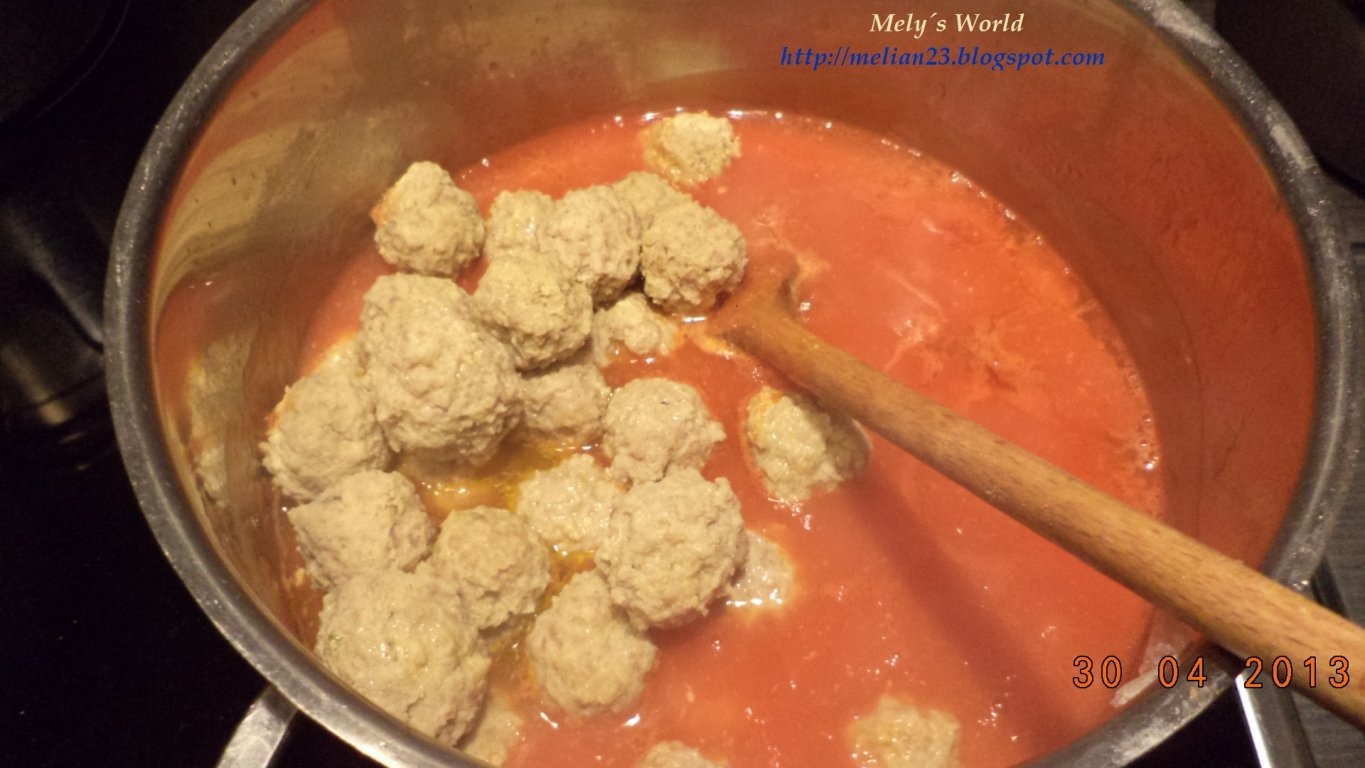 Bilute in sos de rosii / Balletjes in tomatensaus