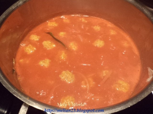 Bilute in sos de rosii / Balletjes in tomatensaus