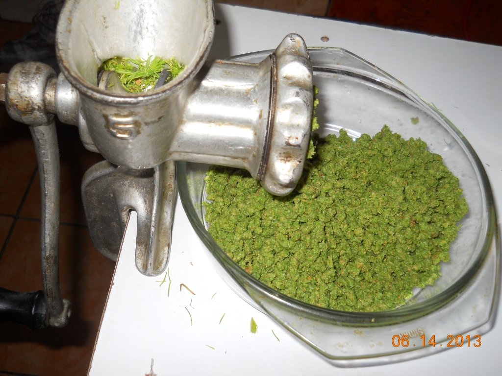 Sirop la rece din muguri de pin