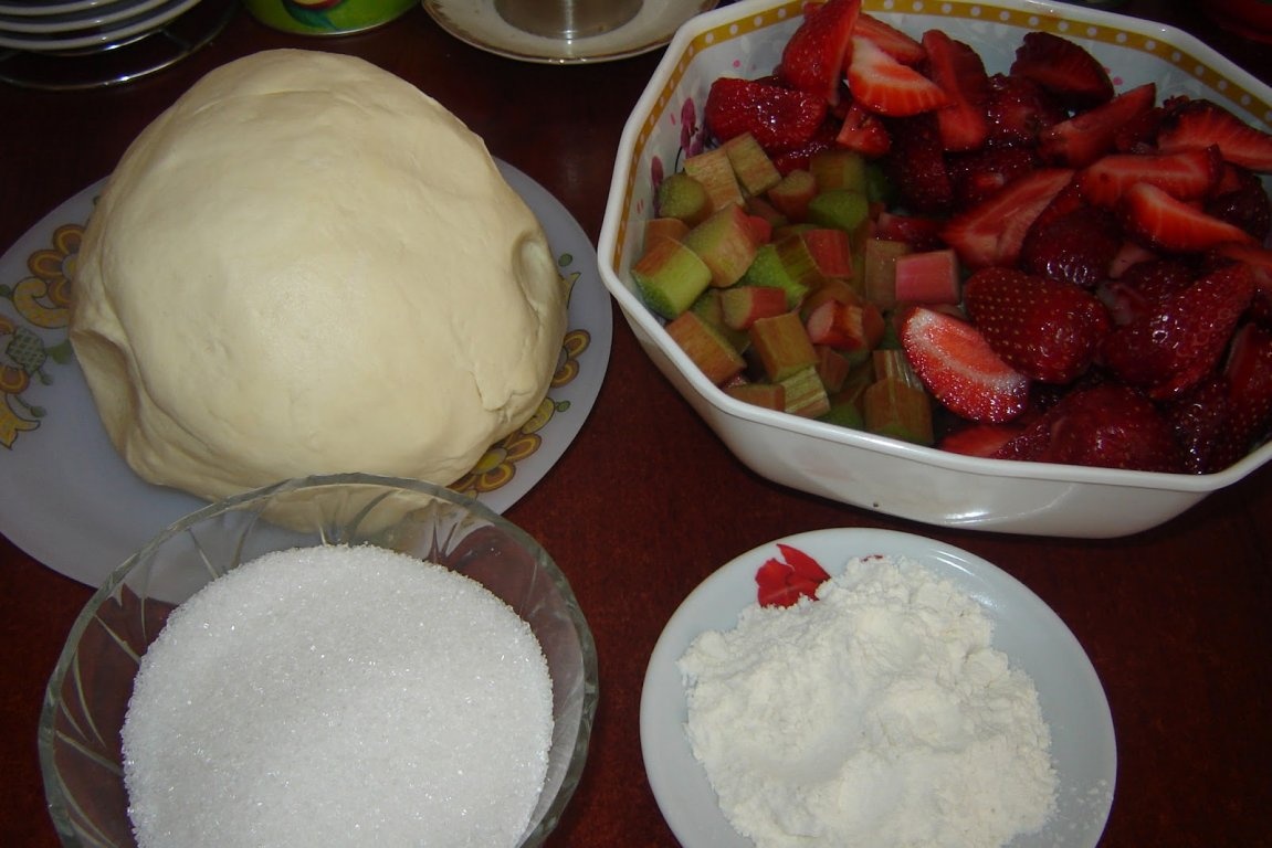 Inimioara cu capsuni si rubarba