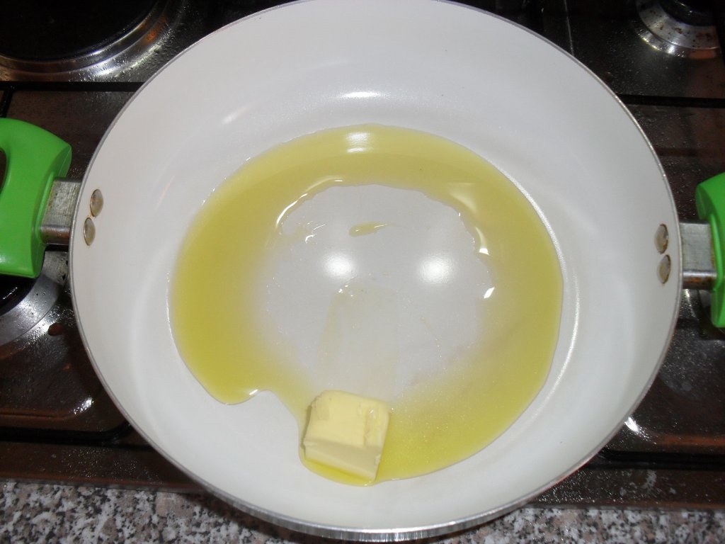 Penne prosciuto, piseli (penne cu smintina, sunca si mazare)