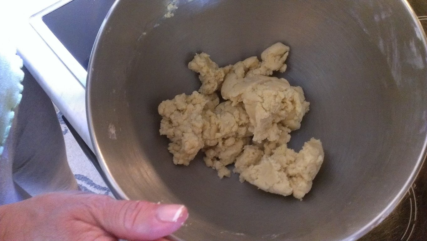 ''Pasta flora'' tarta cu gem de caise