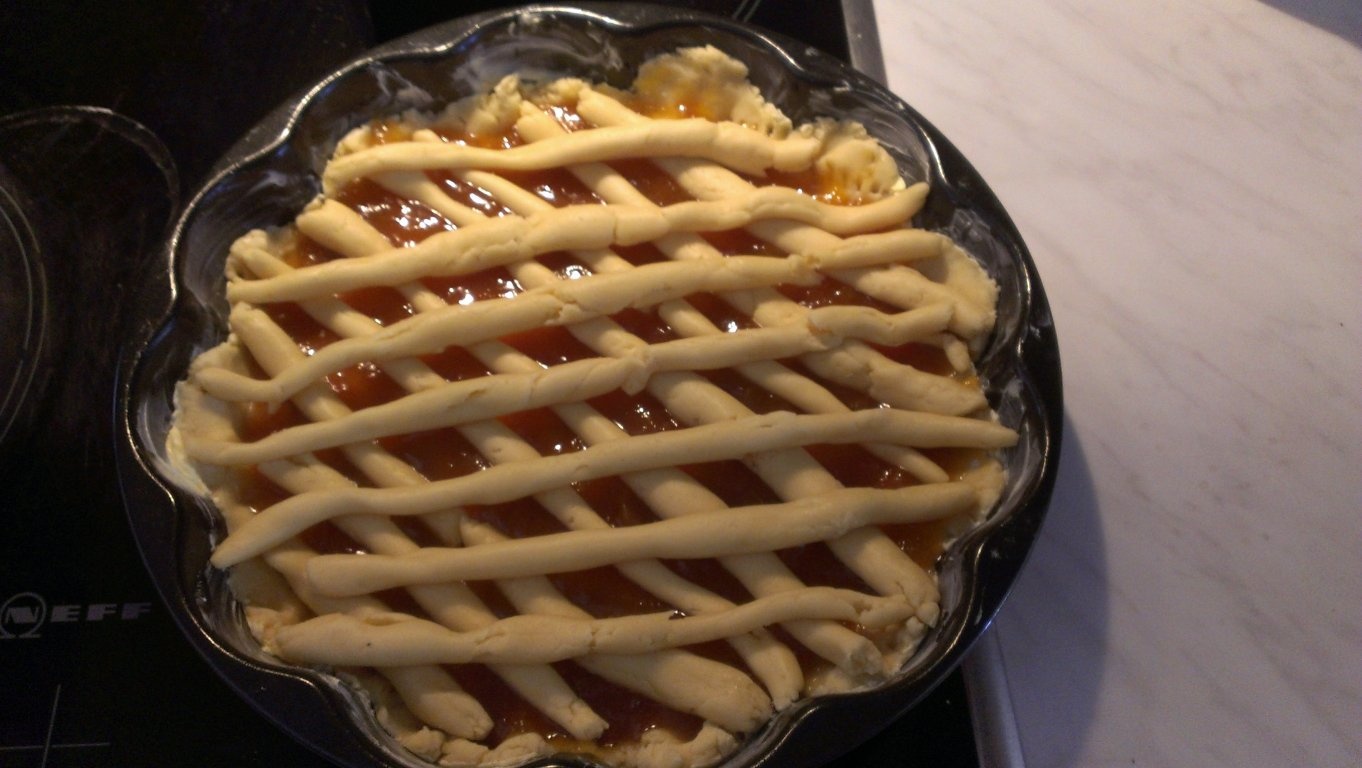 ''Pasta flora'' tarta cu gem de caise