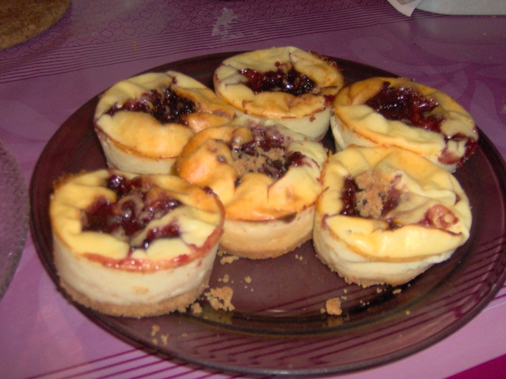 Prajiturele din branza cu amestec de gem