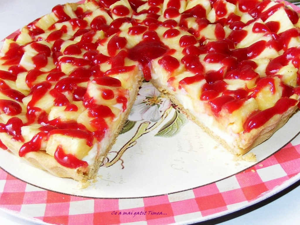 Tarta cu ananas si jeleu de zmeura