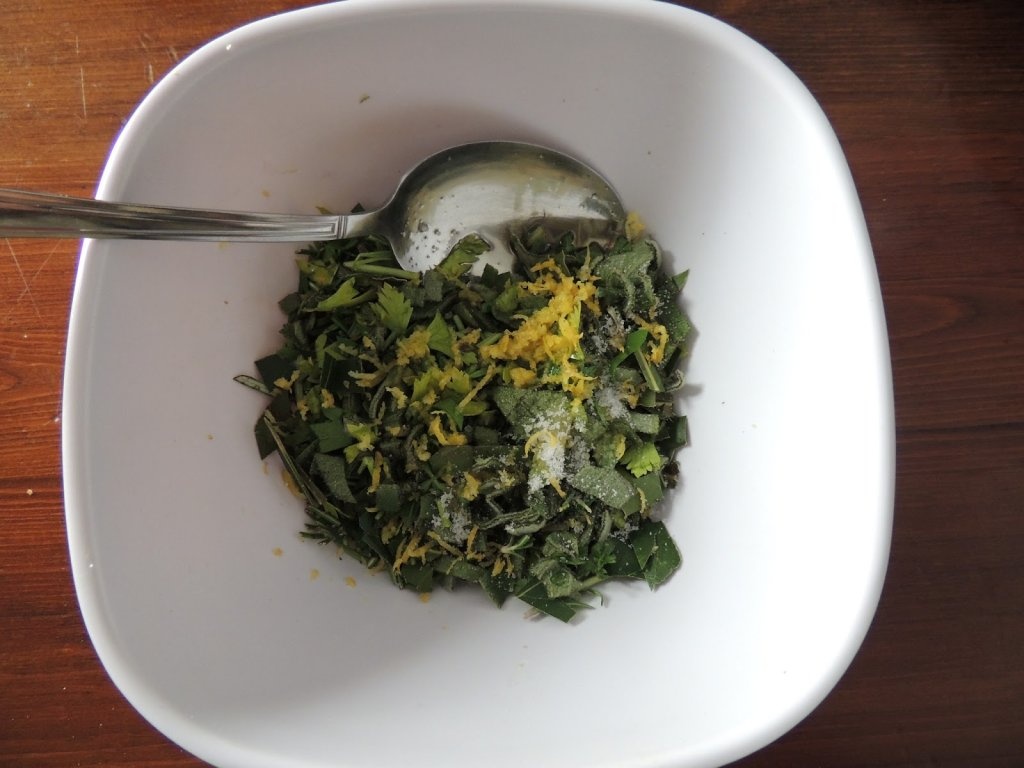 Biban de mare, la cuptor, in crusta de sare si ierburi