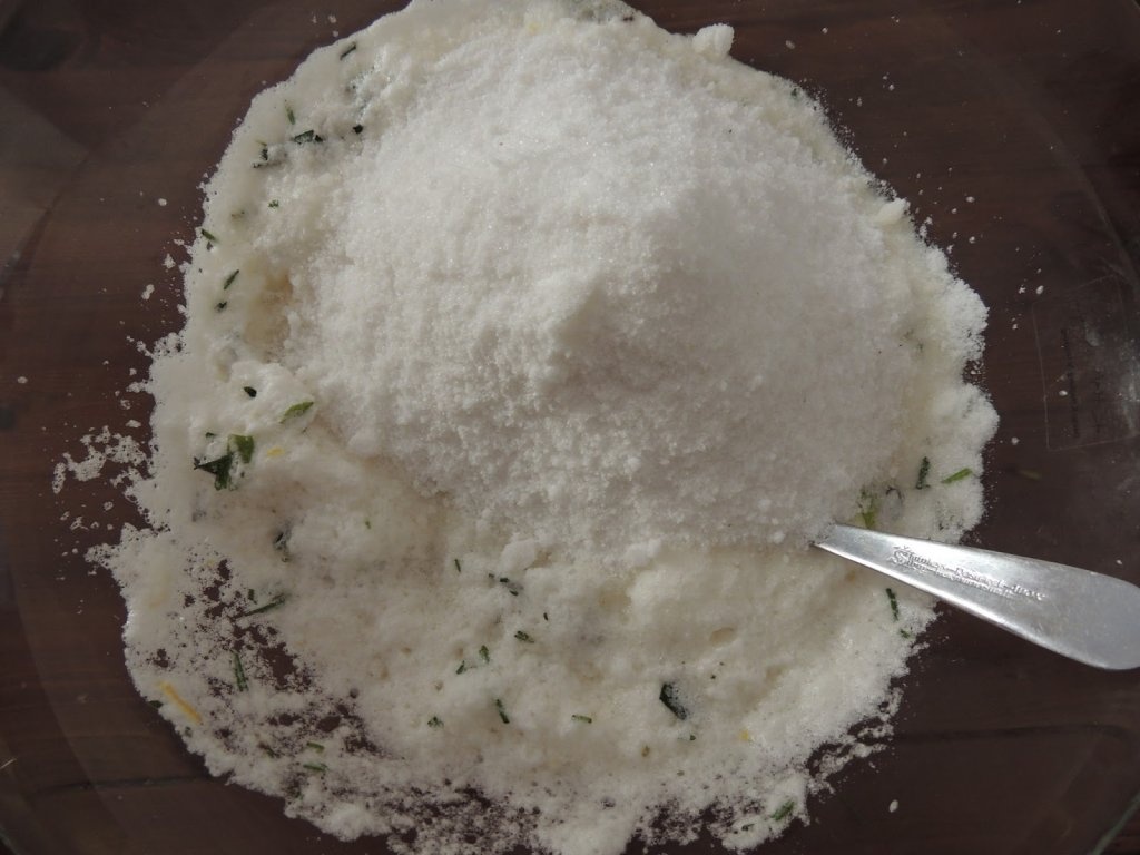 Biban de mare, la cuptor, in crusta de sare si ierburi