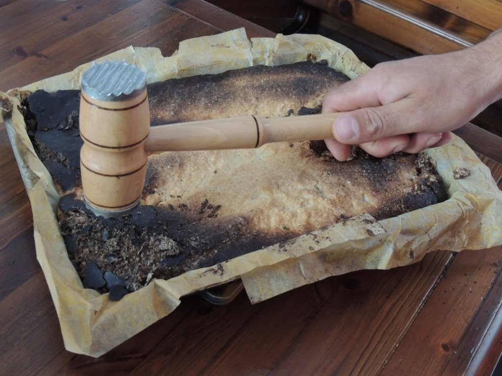 Biban de mare, la cuptor, in crusta de sare si ierburi