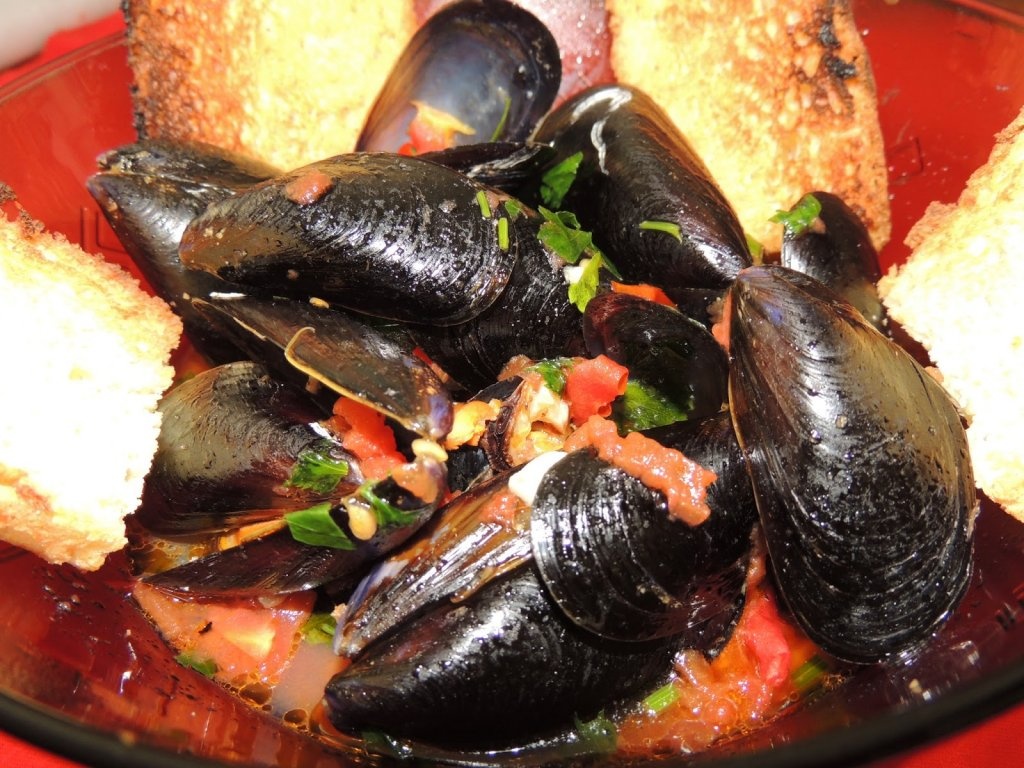 Zuppa di cozze alla napoletana ( Supa de scoici tipic napoletan)