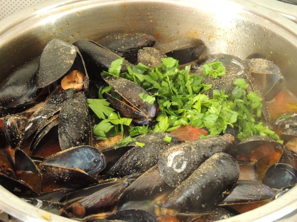 Zuppa di cozze alla napoletana ( Supa de scoici tipic napoletan)