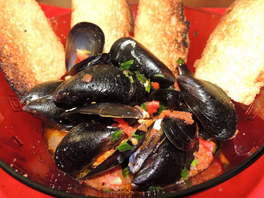 Zuppa di cozze alla napoletana ( Supa de scoici tipic napoletan)