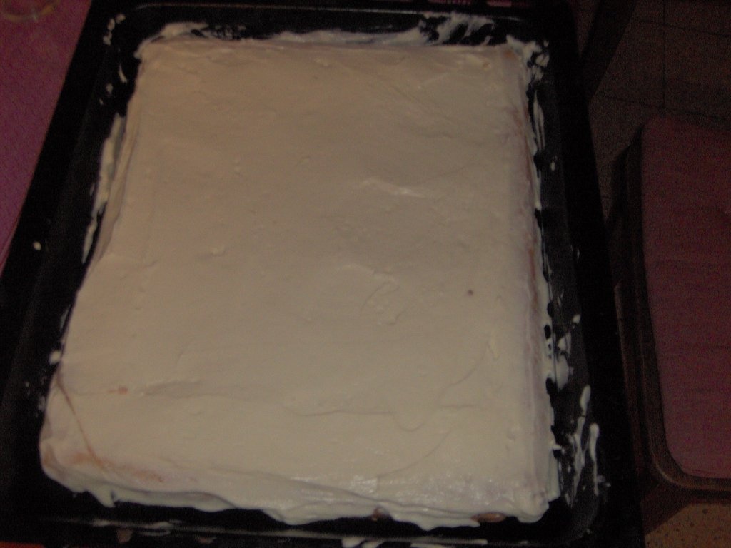 Torta cu crema de vanilie si prajitura stil cremsnit