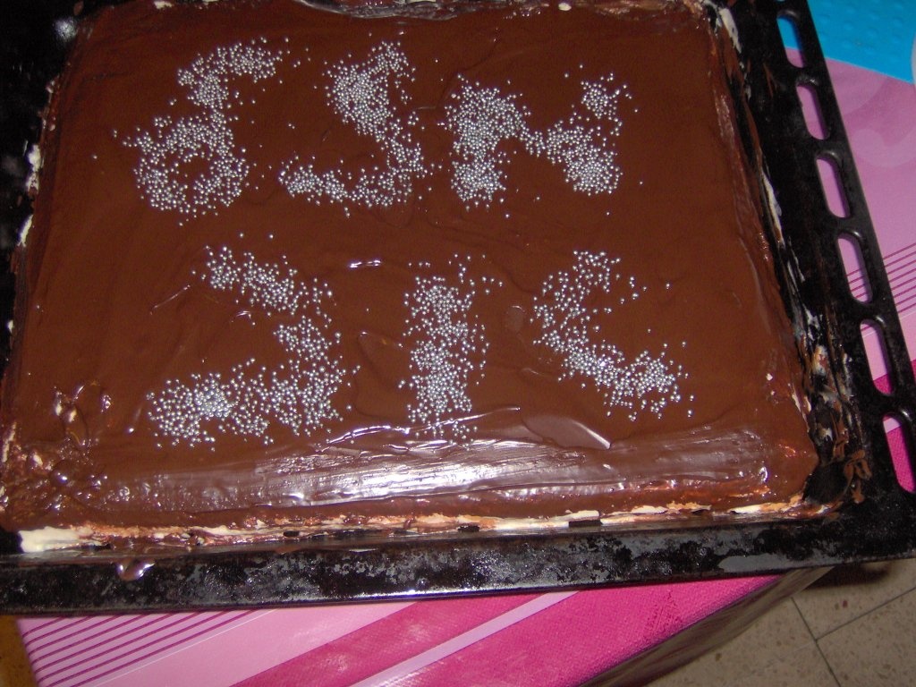 Torta cu crema de vanilie si prajitura stil cremsnit